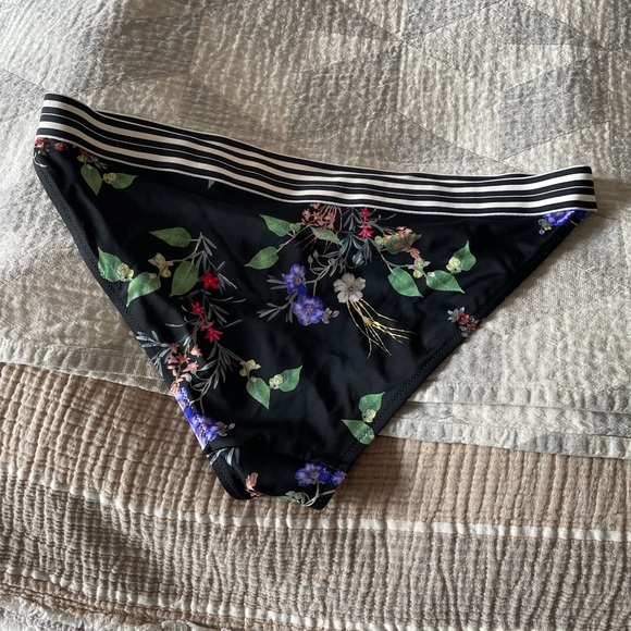 Athleta adorable swim bikini bottoms - Picture 2 of 3